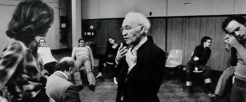 Lee Strasberg teaching the relaxation.